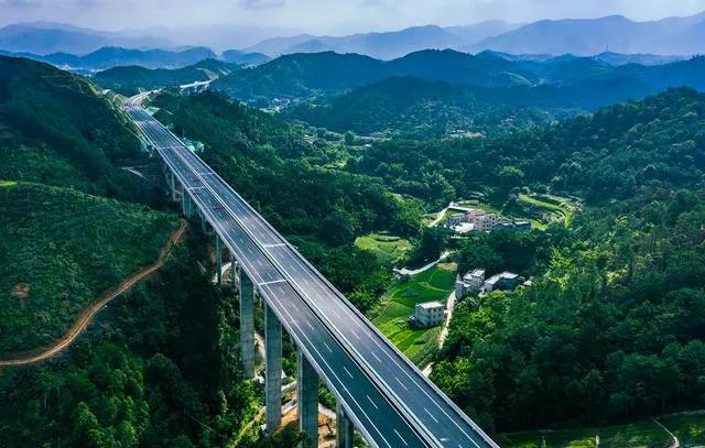 廣州電纜助力廣東省“十三五”規(guī)劃重要項(xiàng)目——云茂高速開通 廣州電纜助力廣東省“十三五”規(guī)劃重要項(xiàng)目——云茂高速開通